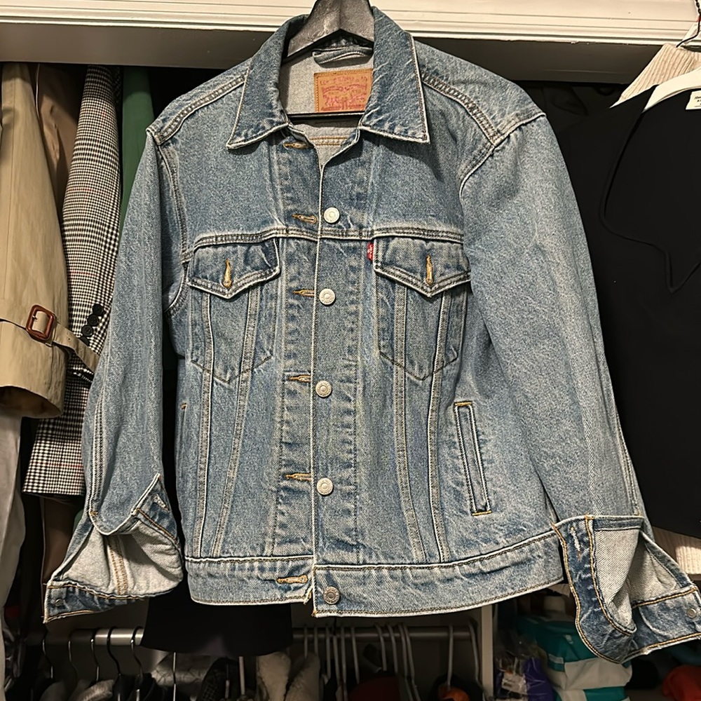 Levi’s Ex-Boyfriend Trucker Jacket (Light Wash in Small)
